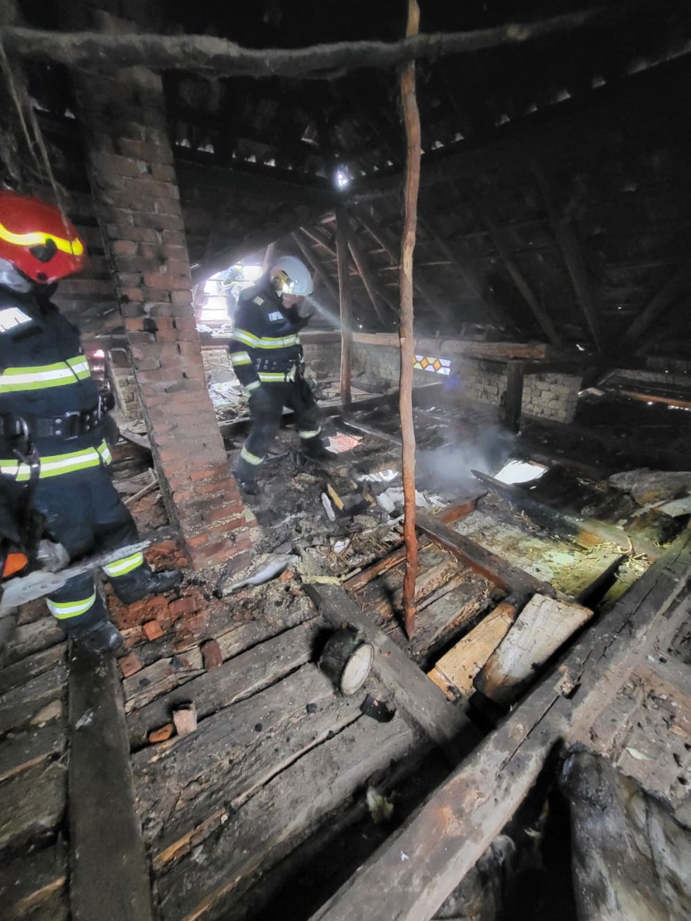 Incendiu SM iarna pompieri (3).jpg