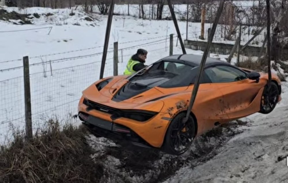McLaren accident satu mare (3).jpg