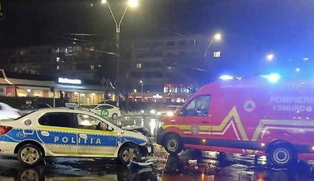 accident masina de politie noaptea (2).jpg
