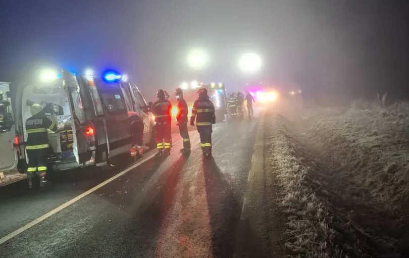 accident-noaptea zapada iarna masina in sant.png