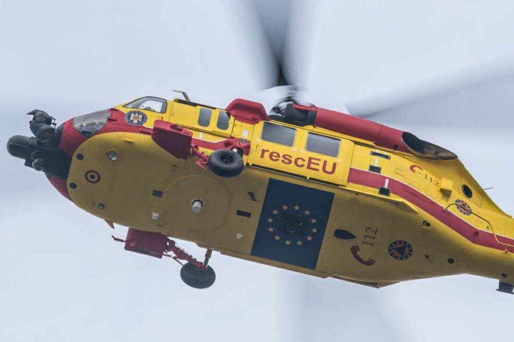 elicopter black hawk smurd aer zbor.jpg