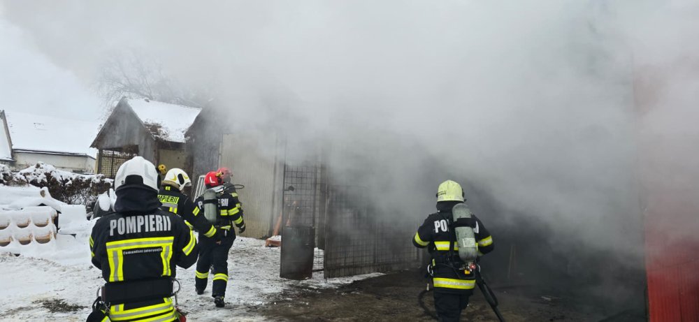 FOTO/VIDEO. De la ce a pornit incediul din această dimineață de la Complexul Rachel. Pericol de explozie și propagare