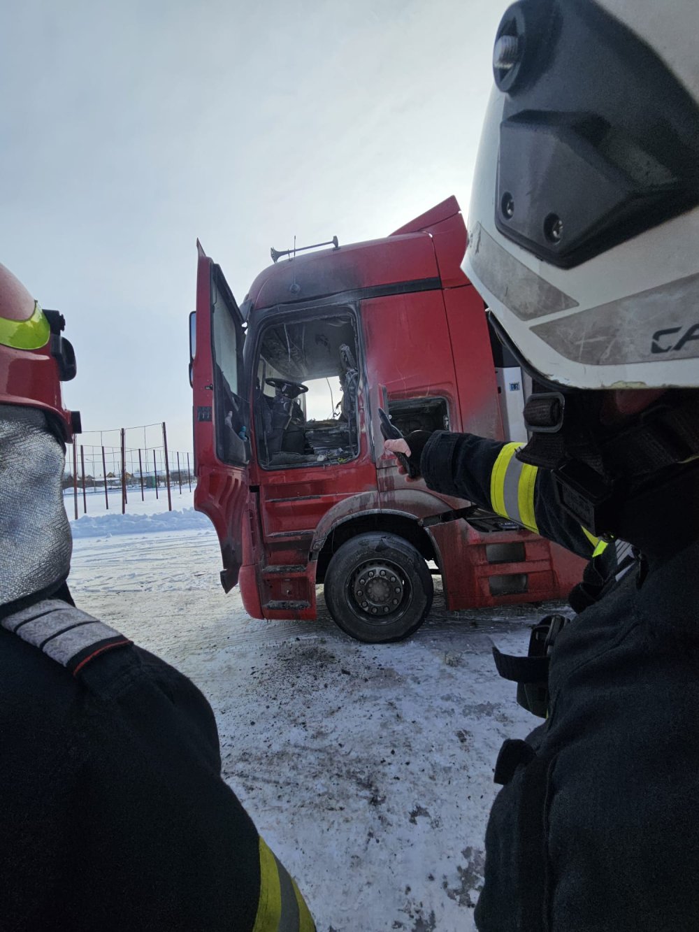 incendiu tir pompieri satu mare.jpg
