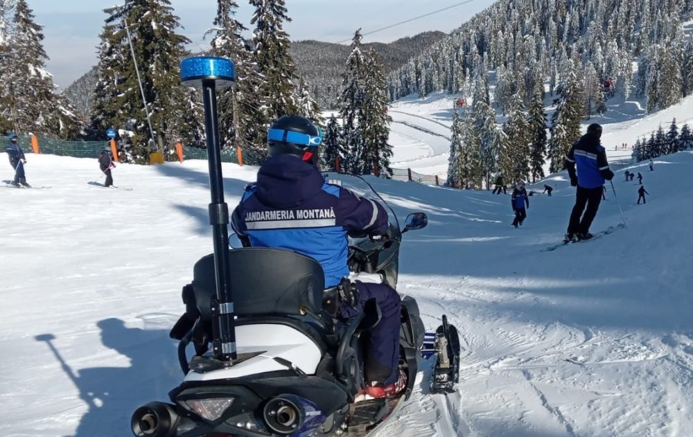 Incident șocant în țară. Salvamontist, bătut de un turist nervos că nu a fost ajutat să găsească telefonul soţiei