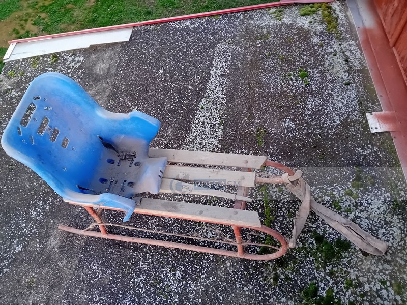 FOTO. Criza săniilor în Satu Mare, speculată: sanie veche, vândută cu 150 de lei