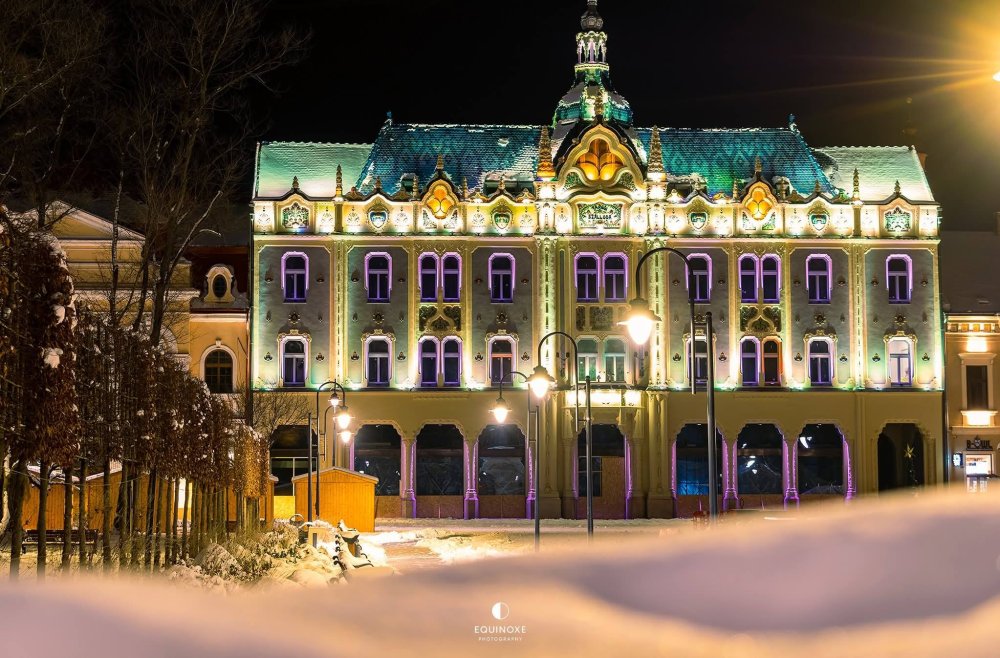 hotel dacia iarna iluminat (2).jpg