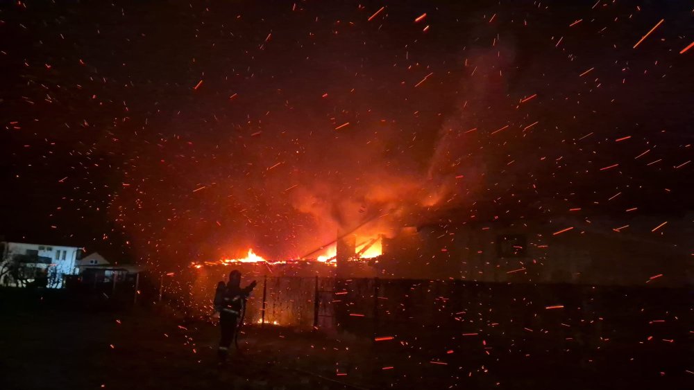 incendiu noapte lazuri (1).jpeg