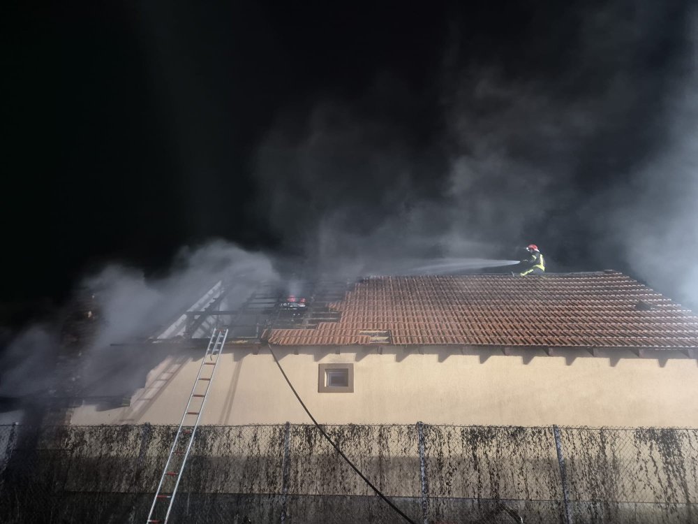 incendiu noapte lazuri (2).jpeg