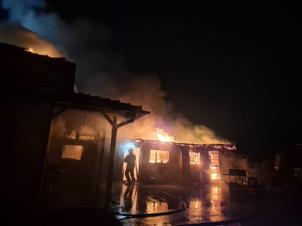 incendiu noapte lazuri (3).jpeg