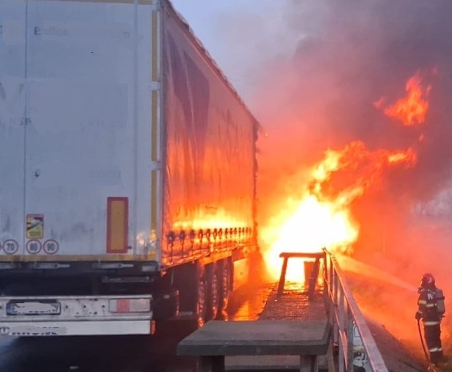 incendiu tir (1).jpeg