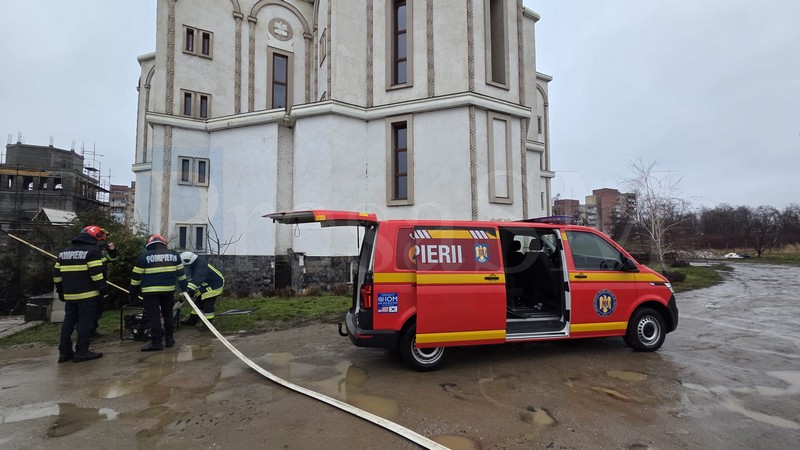 interventie pompieri biserica constantin si elena7.jpg