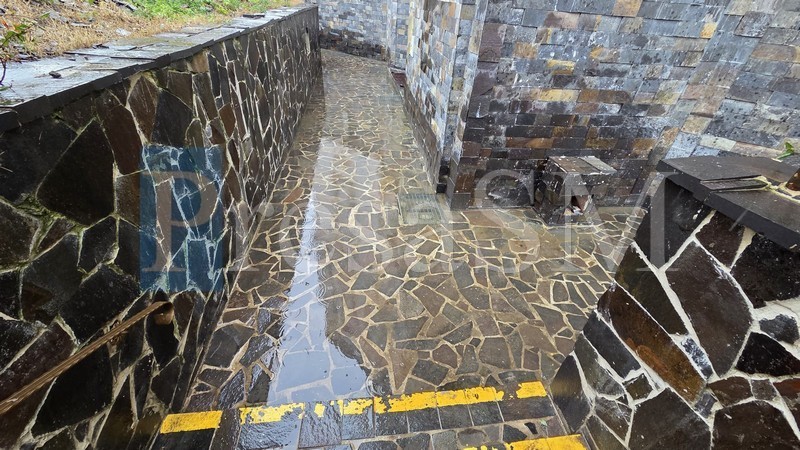 inundatie biserica satu mare4.jpg