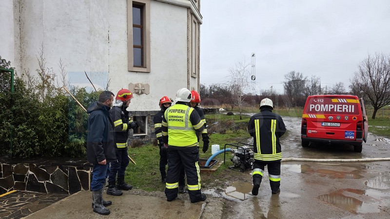 pompieri catedrala satu mare.jpg