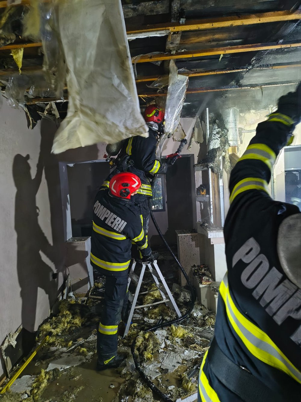 pompieri noaptea interventie satu mare (2).jpeg