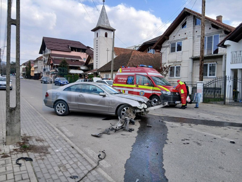 accident negresti oas masina gard biserica1.jpg