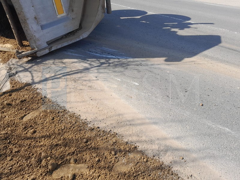 camion răsturnat Cig3.jpg