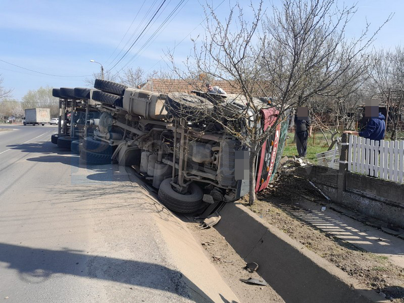 camion răsturnat Cig2.jpg