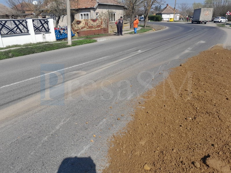 camion răsturnat Cig1.jpg