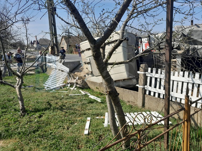 camion răsturnat Cig8.jpg