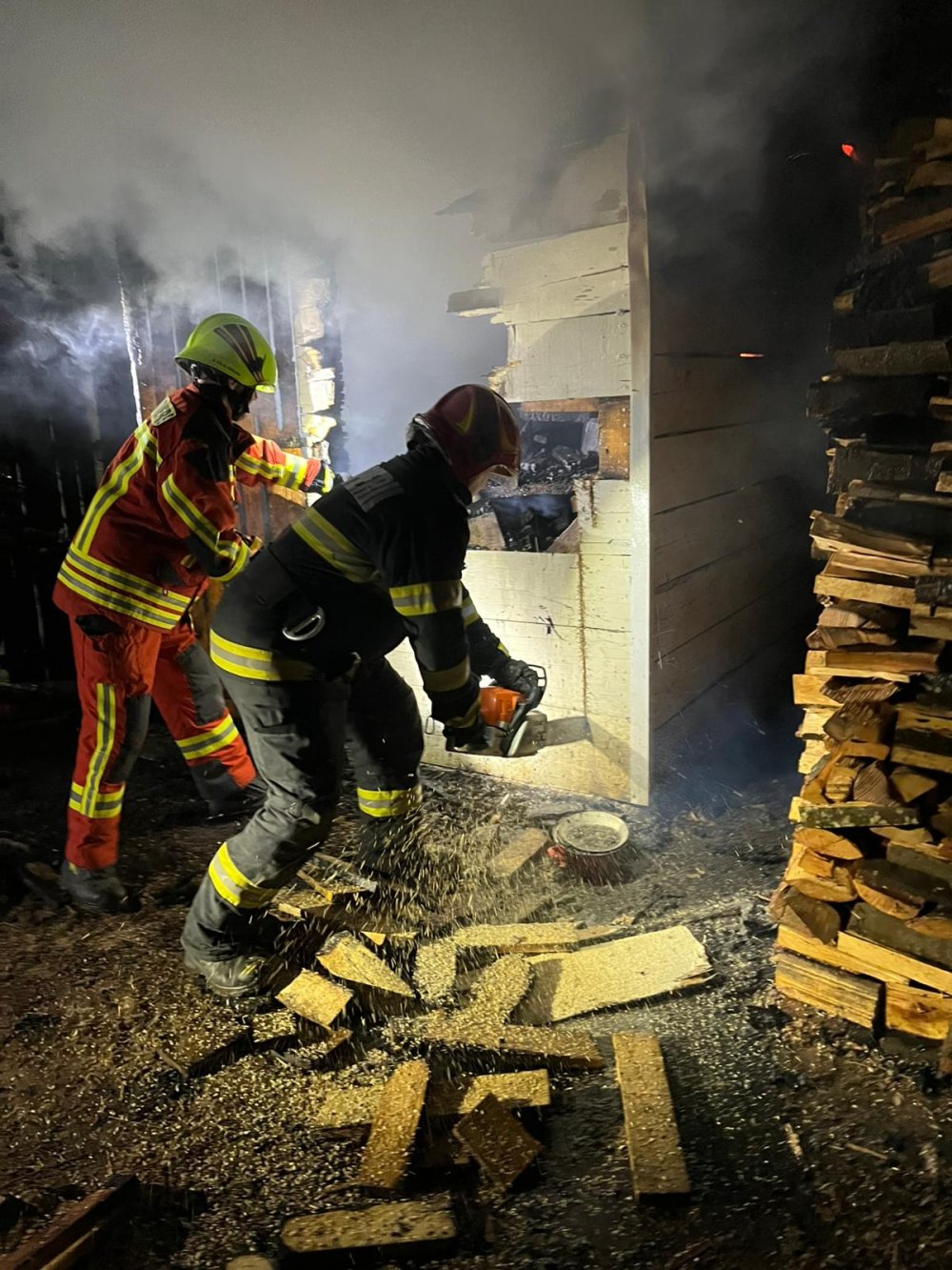 incendiu pompieri satu mare1.jpg