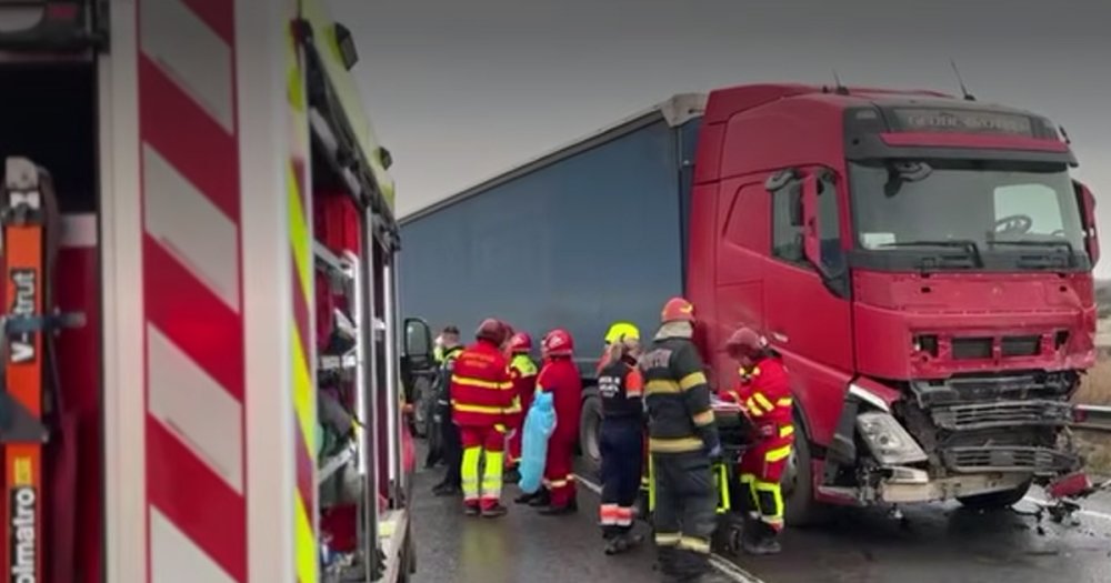 accident cluj tir pompieri.jpg