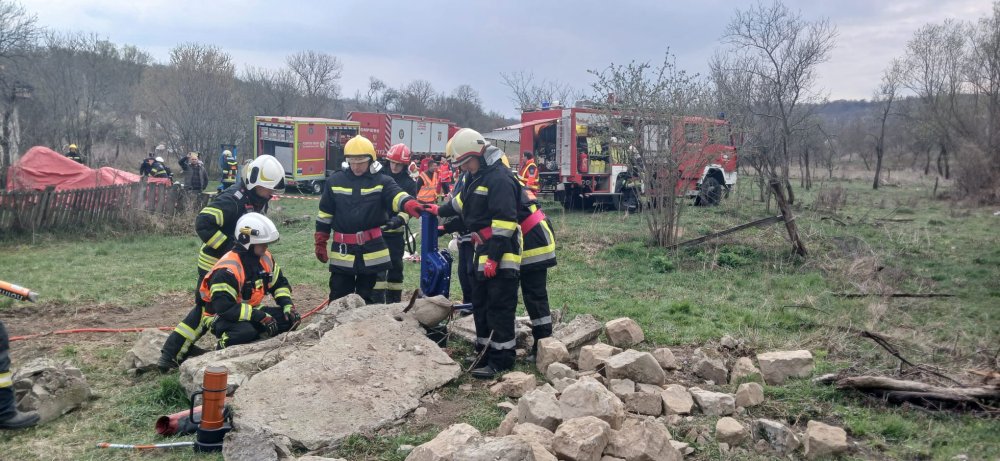 EXERCITIU POMPIERI CASE SURPATE (2).jpg