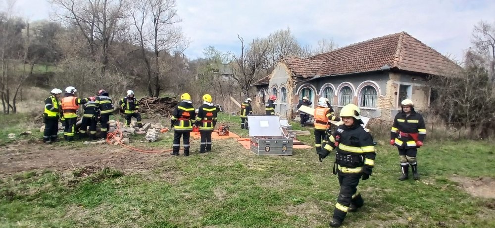 EXERCITIU POMPIERI CASE SURPATE (3).jpg