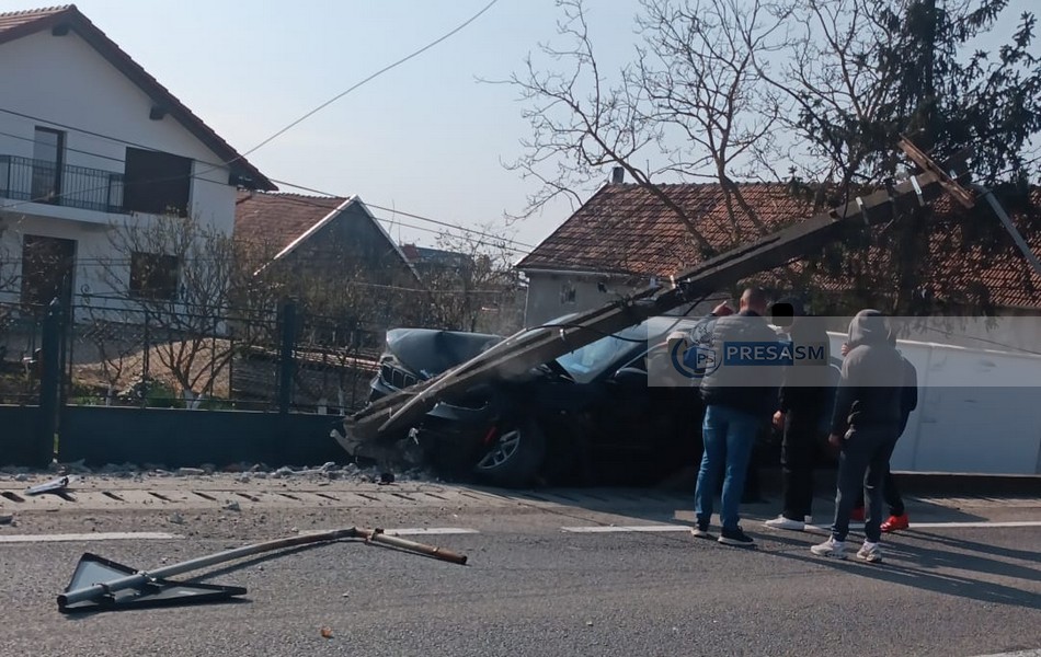 accident dn19 doba masina in stalp (3).jpg