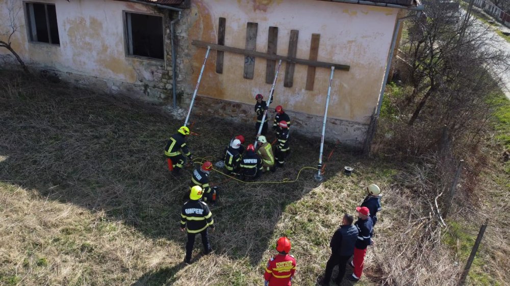 alunecare teren exercițiu pompieri satu mare.jpg