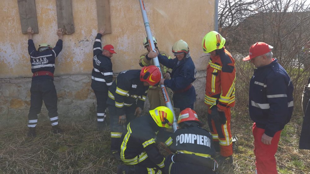 alunecare teren exercițiu pompieri satu mare1.jpg