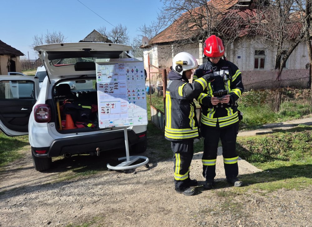 alunecare teren exercițiu pompieri satu mare3.jpg