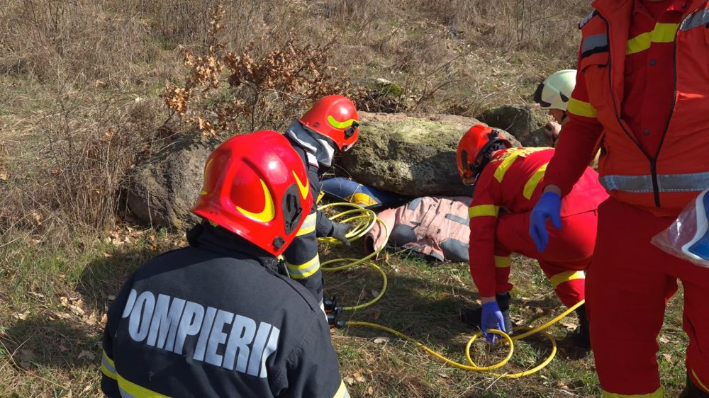 alunecare teren exercițiu pompieri satu mare4.jpg