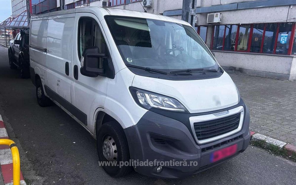 autoturism furat.jpg