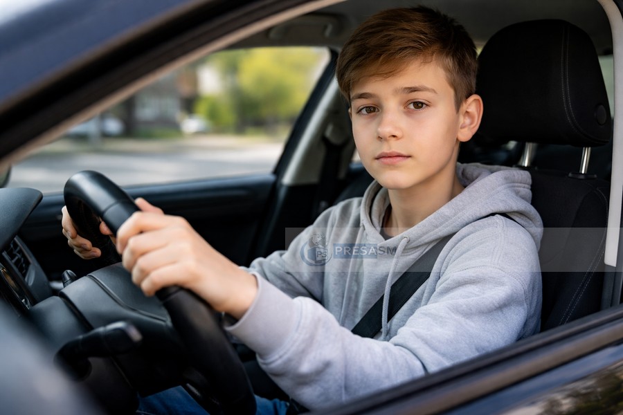 Elev de 14 ani, prins la volan prin județul Satu Mare, după ce sora lui a lăsat cheile în contact