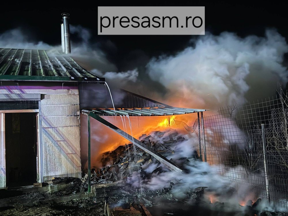 incendiu hala satu mare noaptea.jpg