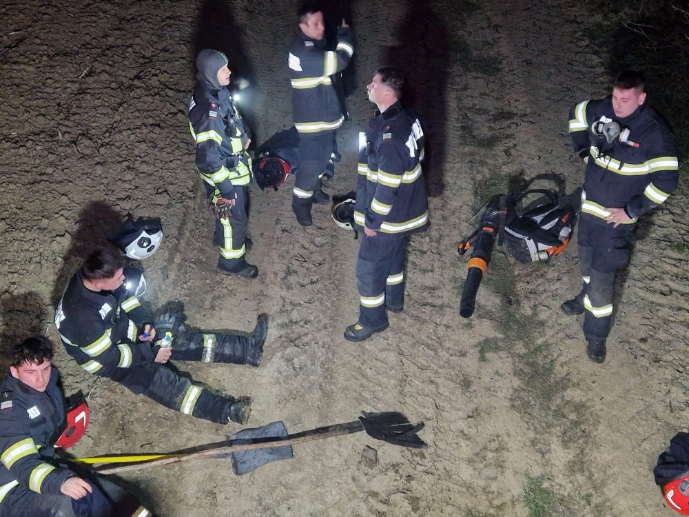 incendiu noaptea vegetatie pompieri (4).jpg