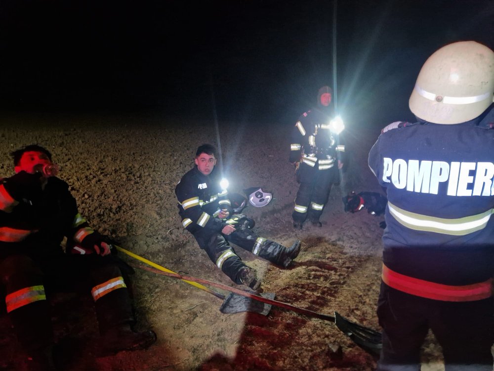 incendiu noaptea vegetatie pompieri (5).jpg