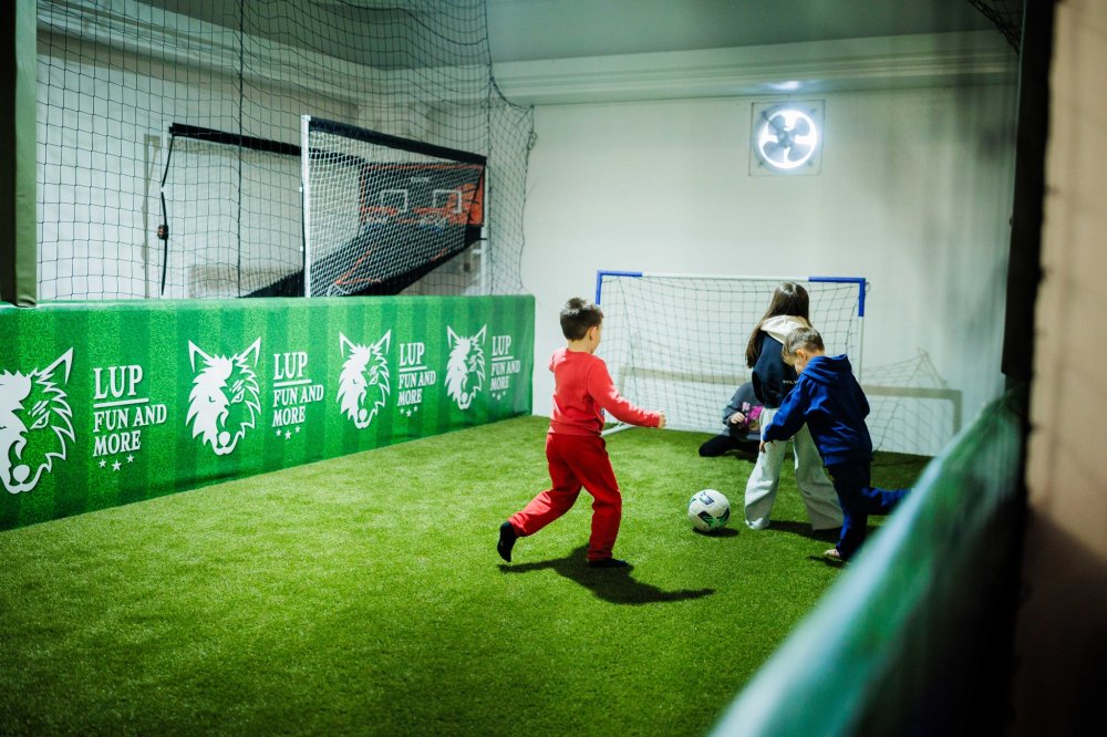 loc de joaca lup (1).jpg