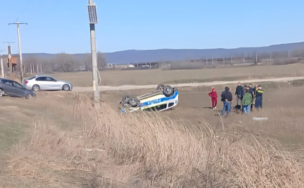 masina politie rasturnata pe camp.png