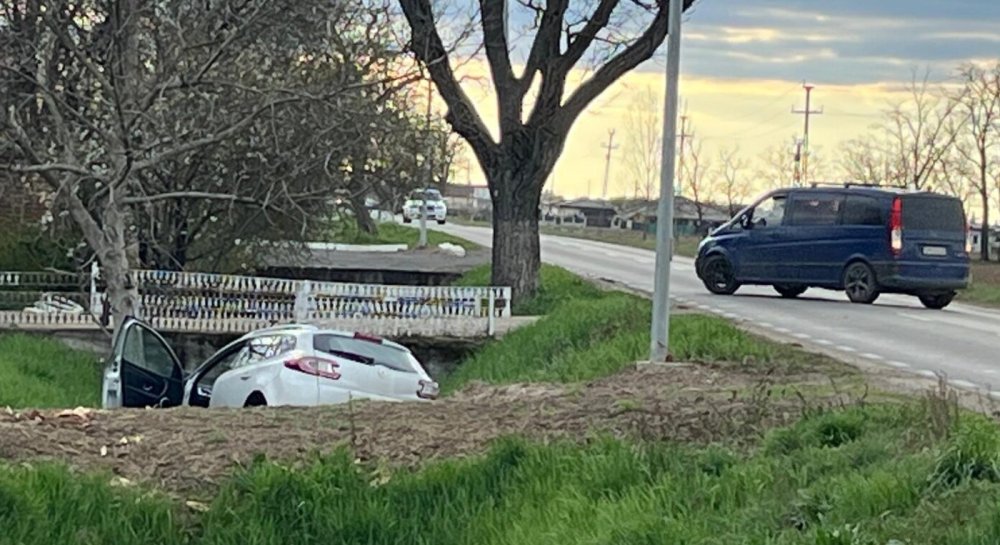 accident in odoreu masina in sant (1).jpeg