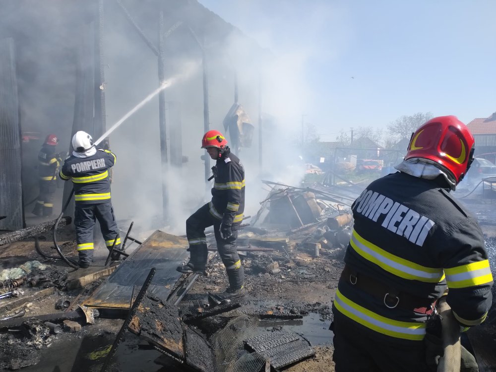 Pompierii sătmăreni își caută colegi. Au început recrutările