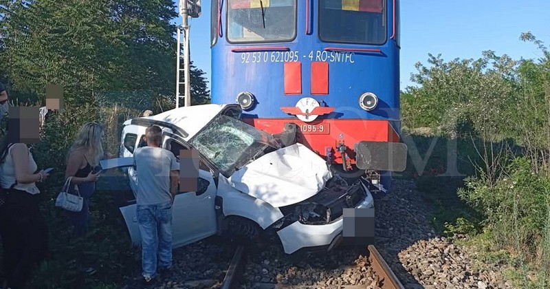 FOTO/VIDEO. Poliția explică tragedia de pe calea ferată. Doi soți, decedați după ce mașina lor a fost lovită de tren