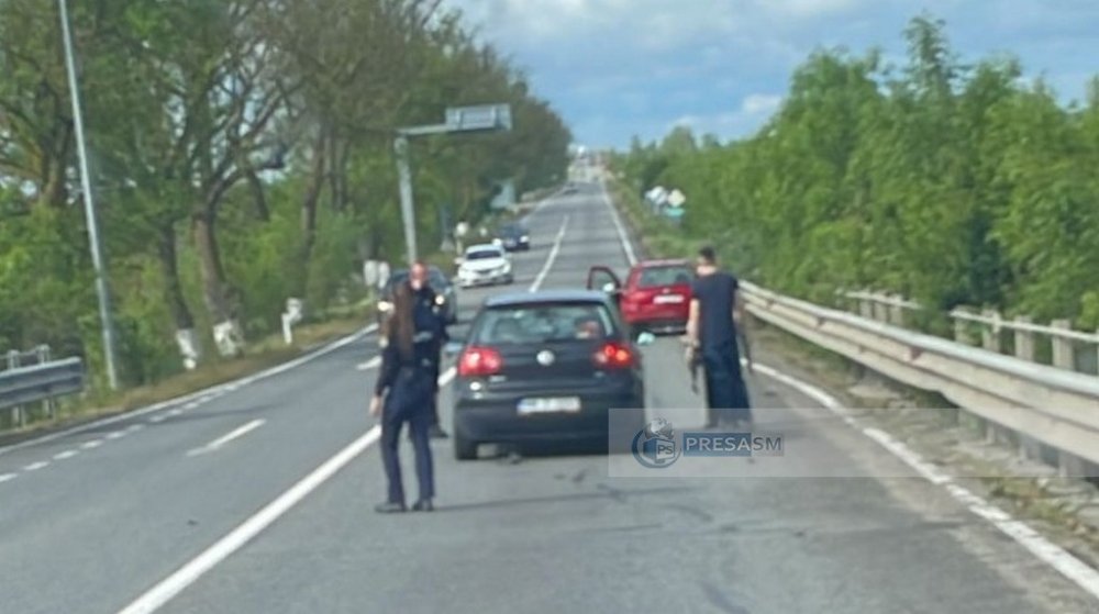 FOTO. Accident pe DN 19, la „Vraja Crasnei”. Două mașini s-au ciocnit pe podul peste râul Crasna