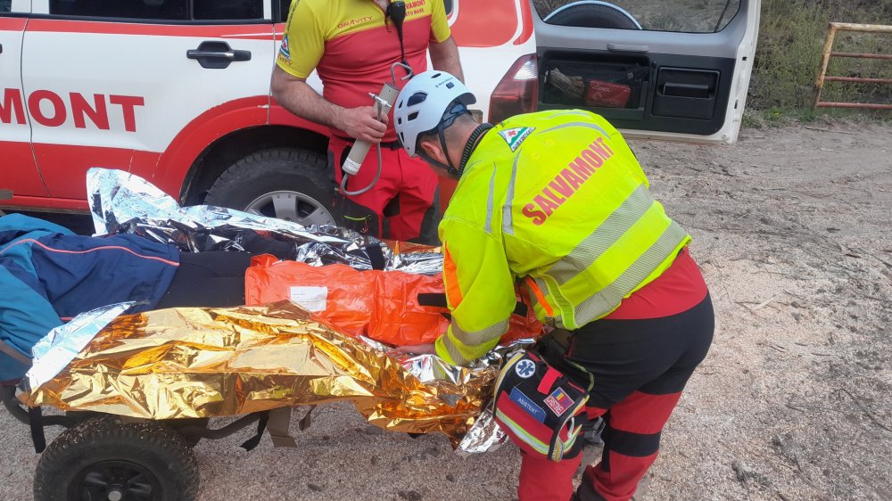 FOTOGALERIE. Drumeție transformată în coșmar, în Satu Mare: turistă rănită grav după ce a alergat pe un traseu acoperit cu frunze