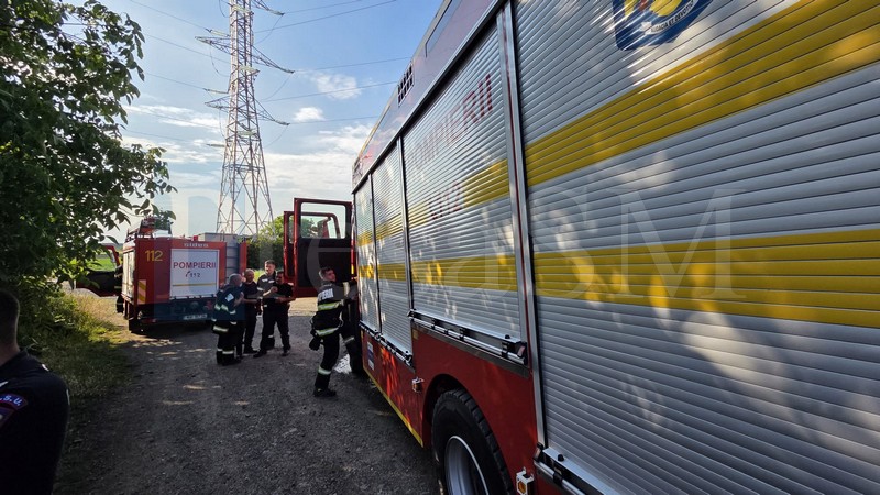 Incendiu puternic într-o locuință din județul Satu Mare. Proprietarul a ajuns la spital după ce a inhalat fum