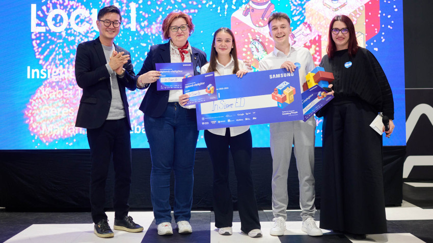 FOTO. Elevii din Satu Mare care au impresionat Europa. Au inventat o brățară inteligentă pentru colegii nevăzători